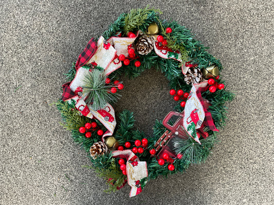 Adventskranz (rot mit pick up Truck design Element) im Winterwunderland Stil